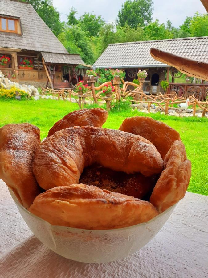 Pensiunea Rustic Oncesti Buitenkant foto