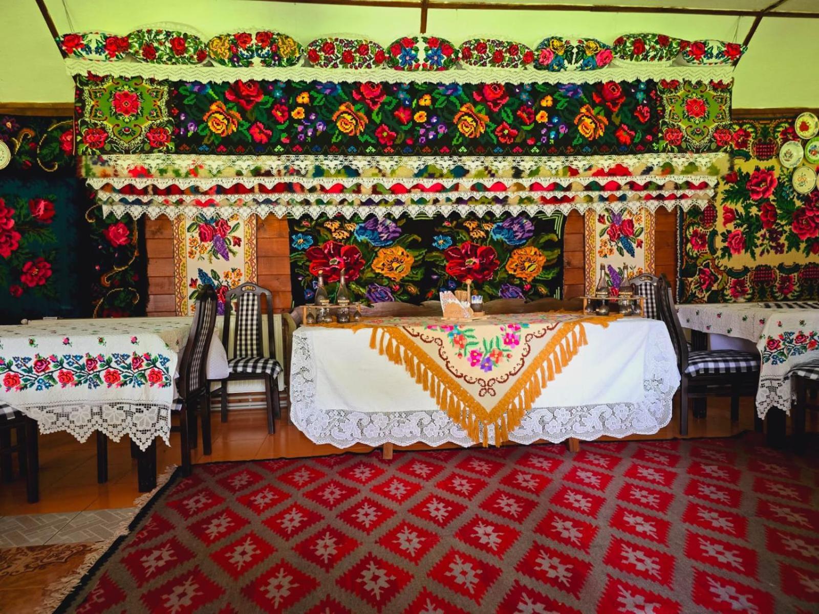 Pensiunea Rustic Oncesti Buitenkant foto